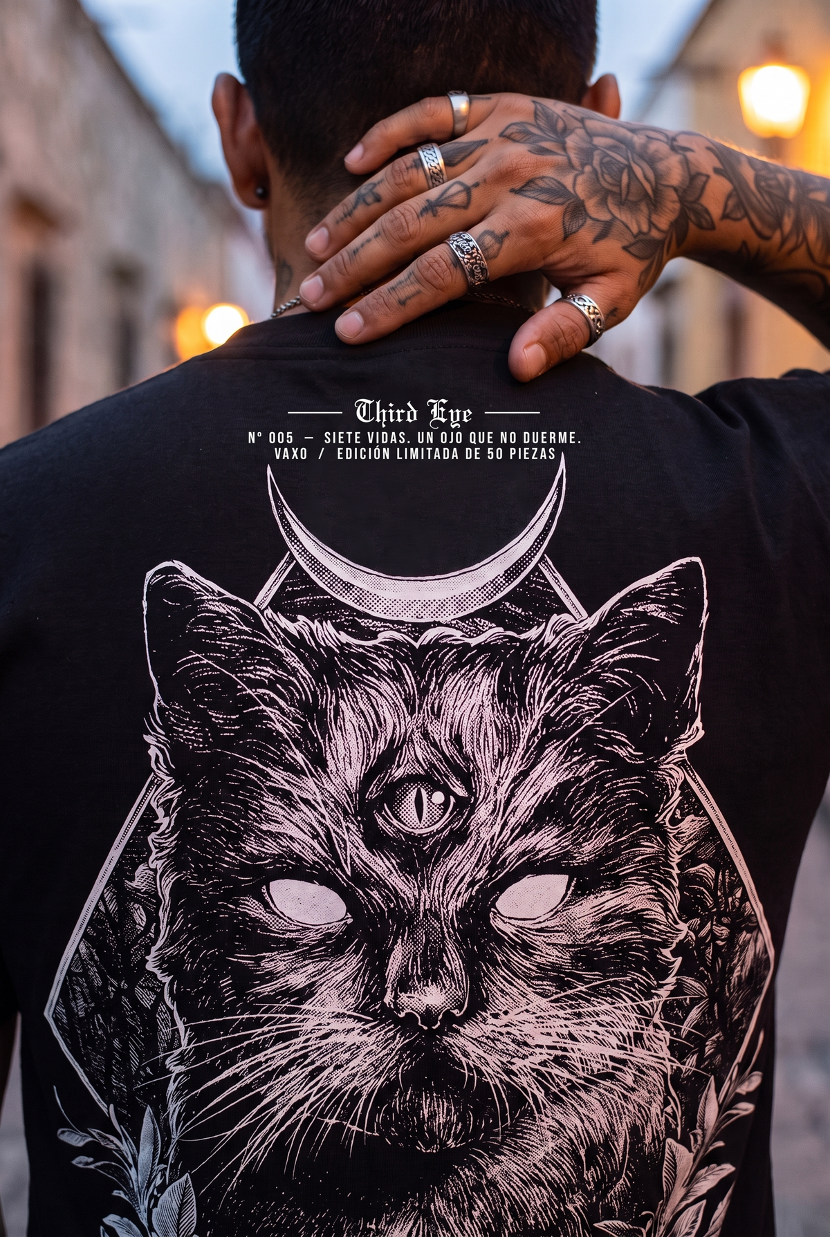 Camiseta Third Eye VAXO — detalle del estampado y nuca