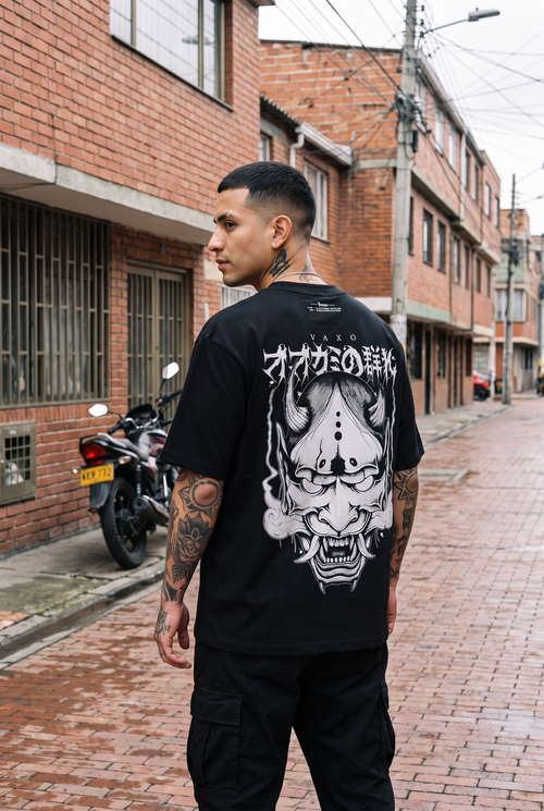 Camiseta Hannya VAXO — espalda con modelo